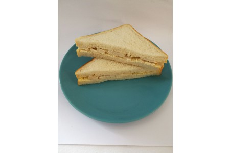 Chicken sandwich on white bread