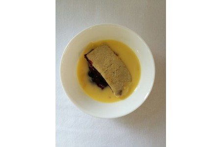 Reduced sugar blackcurrant pie and custard